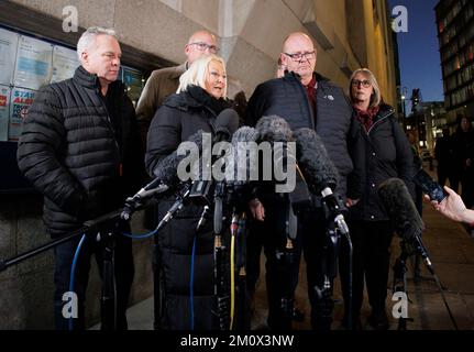 London, UK. 8th Dec, 2022. Harry Dunns family and friends speak to the media after the verdict at the Old Bailey. Anne Sacoolas was given an 8 month sentence, suspended for 12 months after she killed Harry Dunn in August 2019 while driving on hte wrong side of the road Credit: Mark Thomas/Alamy Live News Stock Photo