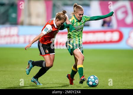 Den Haag - Nikki IJzerman of ADO Den Haag Vrouwen, Esmee de Graaf of ...