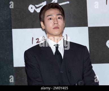Seoul, South Korea. 8th Dec, 2022. South Korean actor Lee Hyun-woo, photo call for the film Hero press Conference in Seoul, South Korea on December 8, 2022. The movie is to be released in the country on Dec 21. (Photo by: Lee Young-ho/Sipa USA) Credit: Sipa USA/Alamy Live News Stock Photo