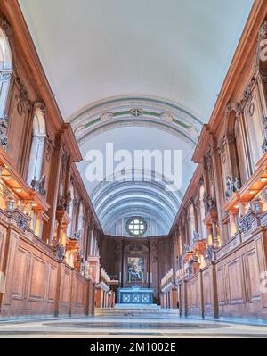 Altar and benches in the chapel, Sidney Sussex college, University of Cambridge, England. Stock Photo