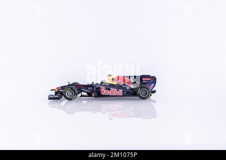 ミニチャンプス 413100305 1/43 レッドブル RB6 S.ベッテル