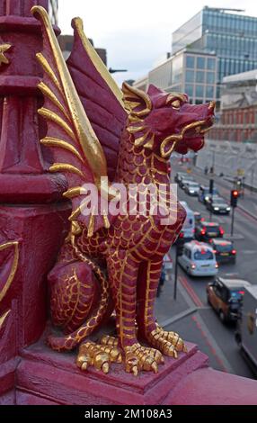 Golden winged lions on Holborn Viaduct, London - Victorian era road bridge (1867-9), Holborn Circus / Newgate Street, London, England, UK, EC1A 2DE Stock Photo