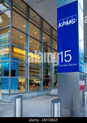 KPMG UK HQ Canary Wharf London - KPMG 15 Canada Square Canary Wharf London. Stock Photo