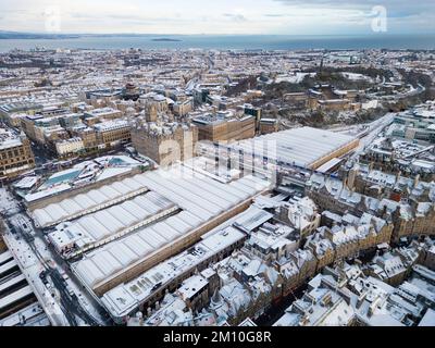 Aerial view of winter snow covered rooftops and Waverley Station in Edinburgh, Scotland, UK Stock Photo