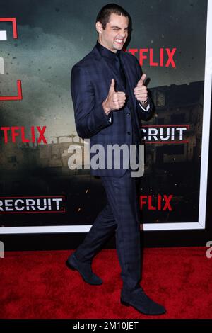 Los Angeles, United States. 08th Dec, 2022. LOS ANGELES, CALIFORNIA, USA - DECEMBER 08: American actor Noah Centineo arrives at the World Premiere Of Netflix's 'The Recruit' Season 1 held at AMC The Grove 14 on December 8, 2022 in Los Angeles, California, United States. (Photo by Rudy Torres/Image Press Agency) Credit: Image Press Agency/Alamy Live News Stock Photo