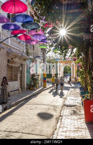 South America, Colombia, Departamento de Bolívar, Cartagena de Indias, Barrio Getsemaní, street scene in Getsemaní neighborhood Stock Photo