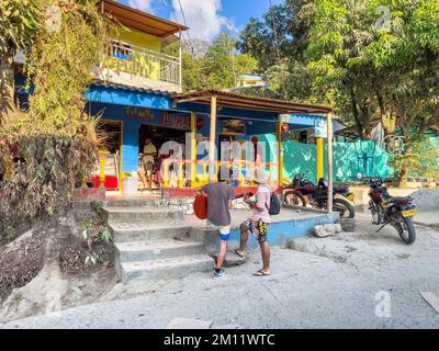 South America, Colombia, Departamento del Magdalena, Santa Marta, Sierra Nevada, Minca, street scene in front of a small store in the mountain village Minca Stock Photo