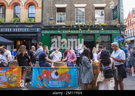 Borough Market, The Market Porter Pub, Southwark, London, England Stock Photo