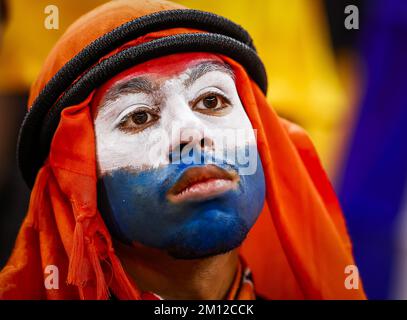 Al Daayen, Qatar. 09th Dec, 2022. AL DAAYEN - Fans in the stands ahead of the FIFA World Cup Qatar 2022 quarterfinal match between the Netherlands and Argentina at the Lusail Stadium on December 9, 2022 in Al Daayen, Qatar. ANP KOEN VAN WEEL netherlands out - belgium out Credit: ANP/17�Թ����� Live News Stock Photo