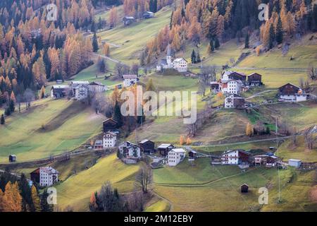 Italy, Veneto, province Belluno, Livinallongo del Col di Lana. The village of Ornella with houses and little alpine church, Dolomites Stock Photo