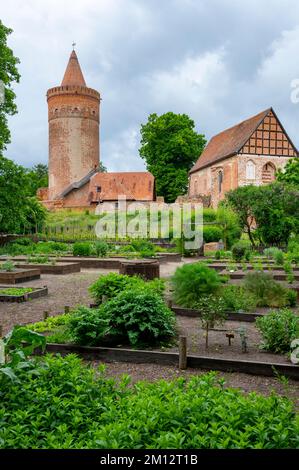 Germany, Baltic Sea, Mecklenburg-Western Pomerania, Mecklenburg Lake District, Stargard Castle, Castle Hill, Garden Stock Photo