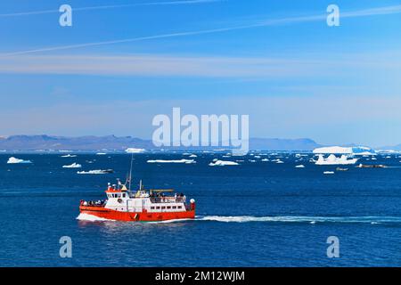 Red boat with tourists in front of icebergs, Icefjord, UNESCO World Heritage Site, Disko Bay, Ilulissat, West Greenland, Greenland, North America Stock Photo
