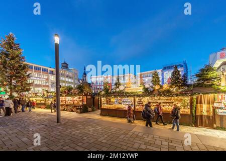 Christmas market Stuttgart, stalls in front of the town hall with view of the collegiate church, the row of stores and the department store Breuninger Stock Photo
