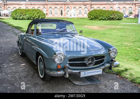 Schwetzingen, Baden-Württemberg, Germany, Concours d'Elégance in the castle park. Mercedes Benz, 190 SL Cabrio, year of construction 1957, capacity 1857, 77 KW, type W 121 B II Stock Photo