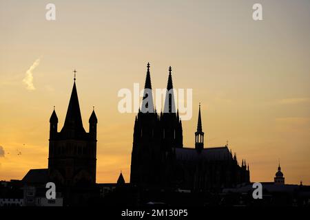 Germany, North Rhine-Westphalia, Cologne, Cologne Cathedral, church Great St. Martin, evening, sunset, silhouette Stock Photo