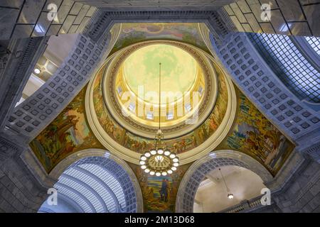 Inner dome and chandelier from the rotunda floor of the Utah State Capitol building in Salt Lake City, Utah Stock Photo