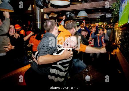 Rotterdam, Netherlands. 09th Dec, 2022. ROTTERDAM - Football fans watch the match between the Netherlands and Argentina in a cafe. The Dutch national team was in the quarterfinals at the World Cup in Qatar. ANP ROBIN UTRECHT netherlands out - belgium out Credit: ANP/Alamy Live News Stock Photo
