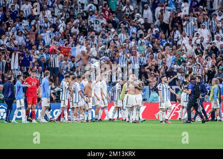 AL DAAYEN, QATAR - DECEMBER 10: players of Argentina celebrate the win during the FIFA World Cup - Quarter-final match between Netherlands and Argentina at Lusail Stadium on December 10, 2022 in Al Daayen, Qatar (Photo by Henk Jan Dijks/ Orange Pictures) Credit: Orange Pics BV/Alamy Live News Stock Photo