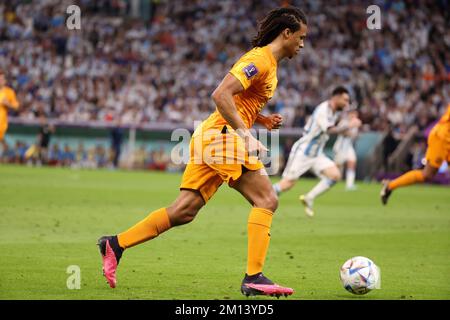 Al Daayen, Qatar. 09th Dec, 2022. Nathan Ake of Netherlands during the FIFA World Cup 2022, Quarter-final football match between Netherlands and Argentina on December 9, 2022 at Lusail Stadium in Al Daayen, Qatar - Photo Jean Catuffe / DPPI Credit: DPPI Media/Alamy Live News Stock Photo