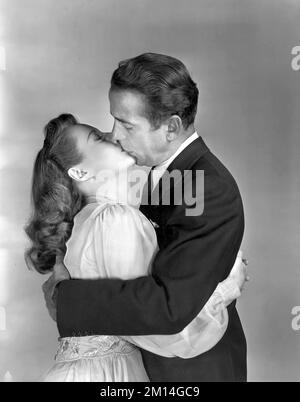 HUMPHREY BOGART and BARBARA STANWYCK in THE TWO MRS CARROLLS (1947), directed by PETER GODFREY. Credit: WARNER BROTHERS / Album Stock Photo