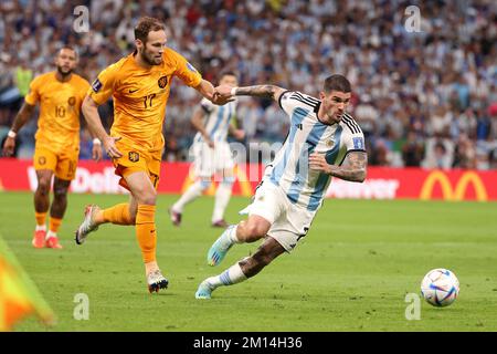 Al Daayen, Qatar. 09th Dec, 2022. Daley Blind of Netherlands, Rodrigo De Paul of Argentina during the FIFA World Cup 2022, Quarter-final football match between Netherlands and Argentina on December 9, 2022 at Lusail Stadium in Al Daayen, Qatar - Photo: Jean Catuffe/DPPI/LiveMedia Credit: Independent Photo Agency/Alamy Live News Stock Photo