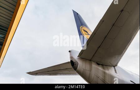 08 December 2022, Hessen, Frankfurt/Main: A Lufthansa aircraft stands in front of the Lufthansa Technik maintenance hangar. Photo: Andreas Arnold/dpa Stock Photo