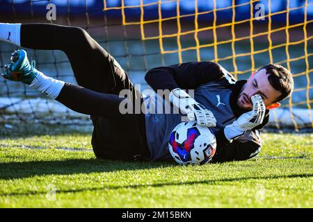 Goalkeeper Callum Burton (25 Plymouth Argyle) warm-up during the Sky Bet League 1 match between Cambridge United and Plymouth Argyle at the R Costings Abbey Stadium, Cambridge on Saturday 10th December 2022. (Credit: Kevin Hodgson | MI News) Credit: MI News & Sport /Alamy Live News Stock Photo