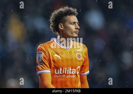 Blackpool, UK. 10th Dec, 2022. Rhys Williams #15 of Blackpool during the Sky Bet Championship match Blackpool vs Birmingham City at Bloomfield Road, Blackpool, United Kingdom, 10th December 2022 (Photo by Mark Cosgrove/News Images) in Blackpool, United Kingdom on 12/10/2022. (Photo by Mark Cosgrove/News Images/Sipa USA) Credit: Sipa USA/Alamy Live News Stock Photo