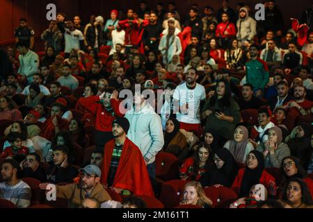 AMSTERDAM - Supporters of the Moroccan football team watch the match between Morocco and Portugal at the World Cup in Qatar in the Amsterdam Meervaart. ANP BAS CZERWINSKI netherlands out - belgium out Stock Photo