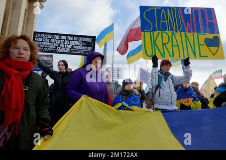 The Union of Ukrainians in France has brought together for this march of support unions and political parties with personalities: Y.Jadot, F.Béchieau Stock Photo