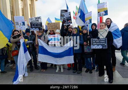 The Union of Ukrainians in France has brought together for this march of support unions and political parties with personalities: Y.Jadot, F.Béchieau Stock Photo