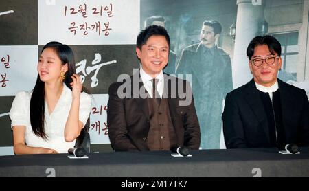 Kim Go-Eun, Chung Sung-Hwa and Yoon Je-Kyoon, Dec 8, 2022 : (L-R) Kim Go-Eun, Chung Sung-Hwa and director Yoon Je-Kyoon attend a press conference after a press preview of the movie 'Hero' in Seoul, South Korea. The upcoming South Korean musical drama film is about Korean independence fighter Ahn Jung-Geun (1879-1910) who assassinated on October 26, 1909, Ito Hirobumi, Japan's first prime minister and resident-general of Korea at Harbin station in northern China. Ahn was executed at the age of 31 in March 1910. Japan colonised Korea from 1910 to 1945. Credit: Lee Jae-Won/AFLO/Alamy Live News Stock Photo