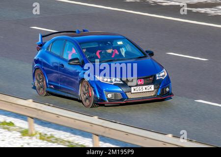 2015 Blue HONDA CIVIC I-VTEC TYPE R GT,  1996cc Petrol 6 speed manual hot hatch; Frosted cars on a cold winter morning. Wintertime low temperatures with December frost and cold driving conditions on the M61 motorway, UK Stock Photo