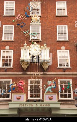 Fortnum and Masons,  Piccadilly, Mayfair, London, UK.  One of London's most famous department stores, this shop bears coats of arms indicating that it Stock Photo