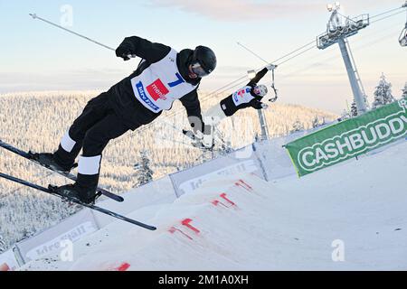 Idre, Sweden. 11th Dec, 2022. Winner Elizabeth Lemley (USA) in the dual  moguls final during FIS Freestyle Ski World Cup 2022/23 in Idre fjall,  Sweden, Sunday December 11 2022. Foto: Nisse Schmidt/TT/code