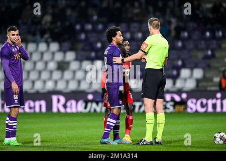 BRUSSEL, NETHERLANDS - JULY 16: referee Simon Bourdeaud Hui during the Club  Friendly match between Anderlecht and