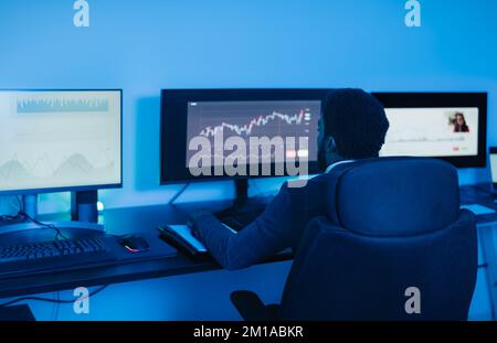 Financial analyst working on stock exchange market in office - Fintech concept Stock Photo