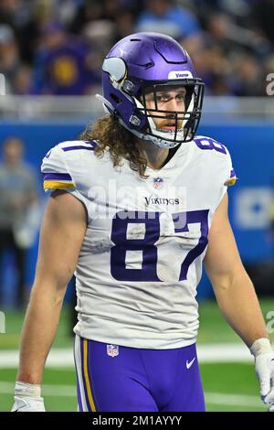 DETROIT, MI - DECEMBER 11: Minnesota Vikings TE T.J. Hockenson (87)  wrangles a catch in the game between Minnesota Vikings and Detroit Lions on  December 11, 2022 in Detroit, MI (Photo by