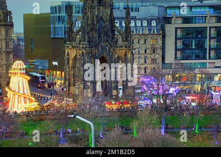 Edinburgh, Scotland, UK 11h December, 2022.  Night time Christmas fairs in Edinburgh saw tourists and locals crowd the attractions. Credit Gerard Ferry/Alamy Live News Stock Photo