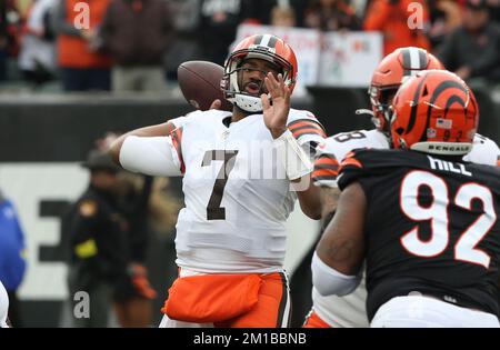 Cincinnati, United States. 11th Dec, 2022. Cleveland Browns quarterback Jacoby Brissett (7) throws under pressure from the Cincinnati Bengals defense during the first half of play at Paycor Stadium on Sunday, December 11, 2022 in Cincinnati. Ohio Photo by John Sommers II/UPI Credit: UPI/Alamy Live News Stock Photo