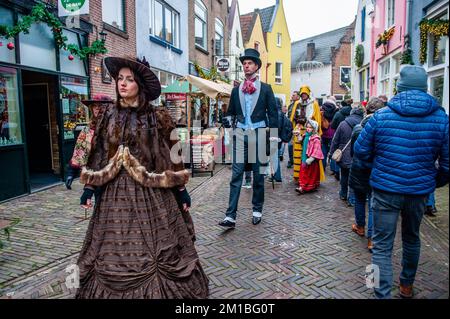 Deventer, Netherlands. 10th Dec, 2022. People wearing Victorian clothes are seen walking on the street through the audience. Each year, around this date, the 19th-century world of the English writer Charles Dickens relives in the beautiful Dutch city of Deventer. More than 950 characters from the famous books of Dickens revive Oliver Twist, Scrooge, Marley and Mr. Pickwick, etc. Wealthy ladies and gentlemen with top hats parade on the streets. This year was the 30th edition of this festival. (Photo by Ana Fernandez/SOPA Images/Sipa USA) Credit: Sipa USA/Alamy Live News Stock Photo