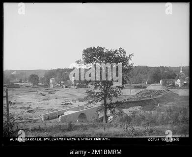 Wachusett Reservoir, Stillwater River Bridge and road fill, arch and highway embankment, Oakdale, West Boylston, Mass., Oct. 14, 1903 , waterworks, reservoirs water distribution structures, construction sites, arch bridges Stock Photo