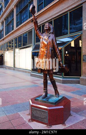 A statue of actress Mary Tyler Moore, throwing her hat as she did at the start of her famed TV show, stands in downtown Minneapolis, Minnesota Stock Photo