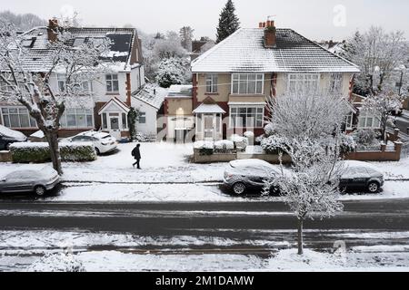 Wimbledon, London, UK. 12 December 2022. Snow falls in Wimbledon, south west London, for the first time this winter as freezing conditions continue in the UK. Credit: Malcolm Park/Alamy Live News Stock Photo