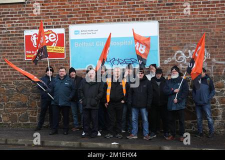 GMB union members stage a 24 hour strike outside the Belfast City hospital, Northern Ireland. Monday December 12, 2022. Stock Photo