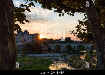 Sunset on the Roman bridge crossing the Vidourle in Sommières Stock Photo