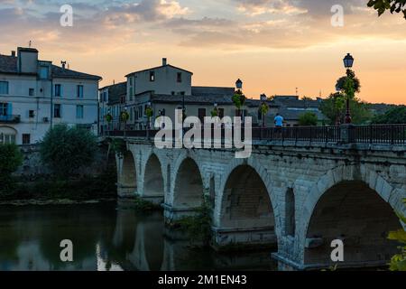 Sunset on the Roman bridge crossing the Vidourle in Sommières Stock Photo