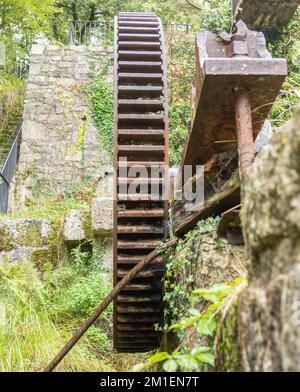 Water wheel mechanical gears and cogs at Carmears pit Luxulyan valley, Cornwall Stock Photo