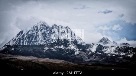 A mesmerizing view of the Yala Mountain covered with snow in Sichuan province, China Stock Photo