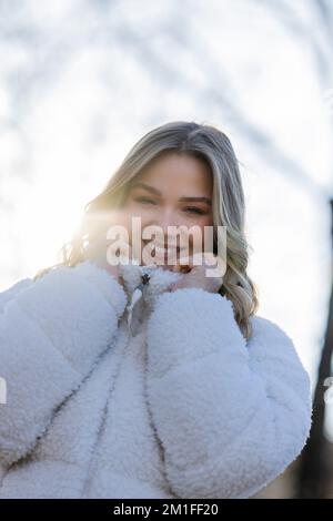 Duesseldorf, Germany. 12th Dec, 2022. Julia Beautx (civil name Julia Willecke), Youtuber and actress, photographed during a dpa interview. Beautx plays the lead role in the ZDF series 'Gestern waren wir noch Kinder' ('Yesterday we were still children'), which will be shown from Dec. 30, 2022. Credit: Rolf Vennenbernd/dpa/Alamy Live News Stock Photo